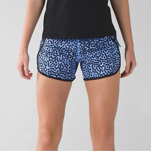 Lululemon Tracker Short III 4 Way Stretch Ace Spot Lullaby Blue Black 6 - Picture 1 of 16